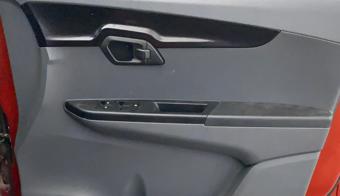 2018 Mahindra KUV 100 NXT K4+ P 6 STR, Petrol, Manual, 68,156 km, Driver Side Door Panels Control