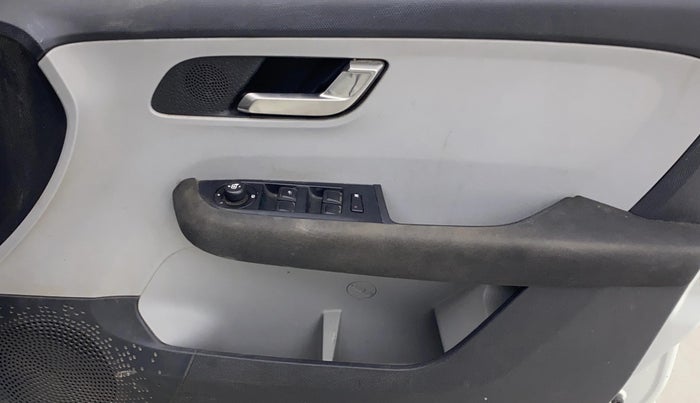 2021 Tata ALTROZ XZ PETROL, CNG, Manual, 69,986 km, Driver Side Door Panels Control