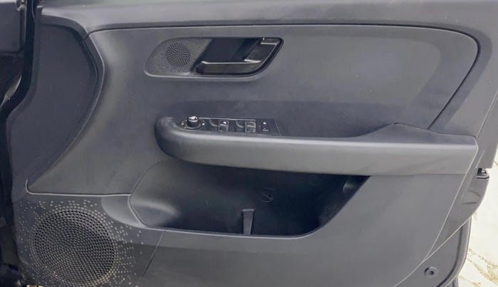 2022 Tata ALTROZ XT DIESEL DARK EDITION, Diesel, Manual, 72,049 km, Driver Side Door Panels Control