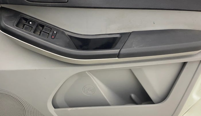 2021 Tata Tiago XT (O) PETROL, Petrol, Manual, 31,877 km, Driver Side Door Panels Control