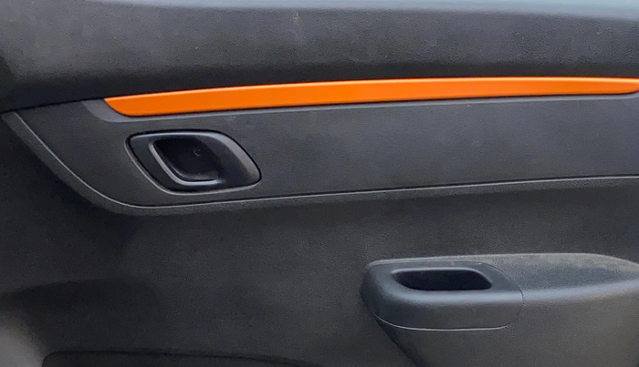 2017 Renault Kwid CLIMBER 1.0 AMT, Petrol, Automatic, 60,439 km, Driver Side Door Panels Control