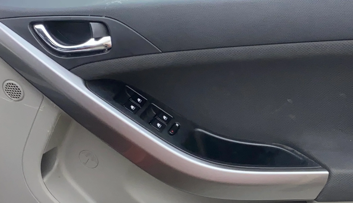 2017 Tata NEXON XZ PLUS PETROL, Petrol, Manual, 81,591 km, Driver Side Door Panels Control