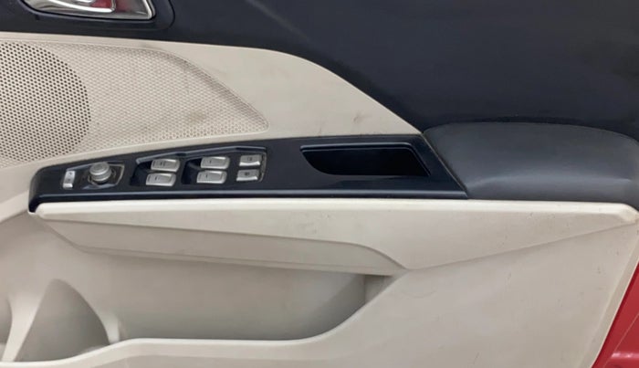 2019 Mahindra XUV300 W8 (O) 1.5 DIESEL, Diesel, Manual, 67,587 km, Driver Side Door Panels Control