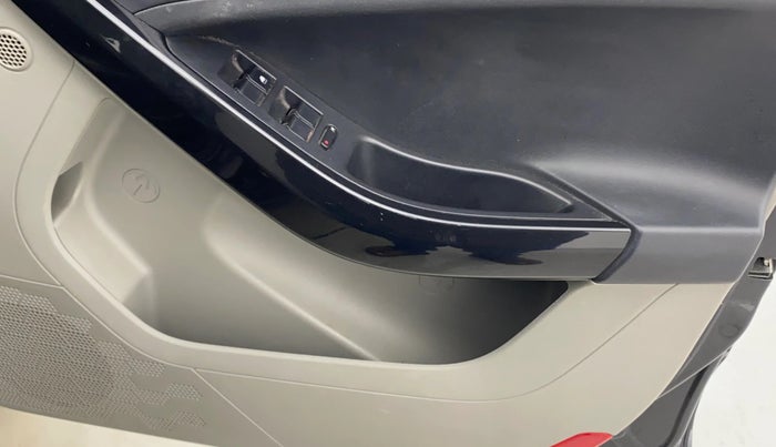 2018 Tata NEXON KRAZ MT PETROL, Petrol, Manual, 57,417 km, Driver Side Door Panels Control