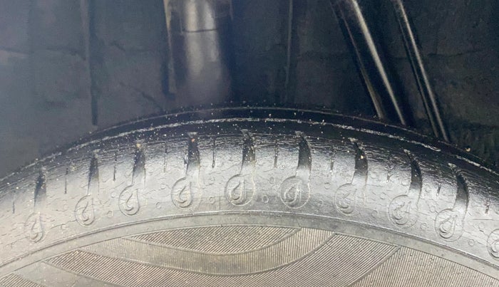 2020 Renault Kwid CLIMBER 1.0 AMT (O), Petrol, Automatic, 39,966 km, Right Rear Tyre Tread