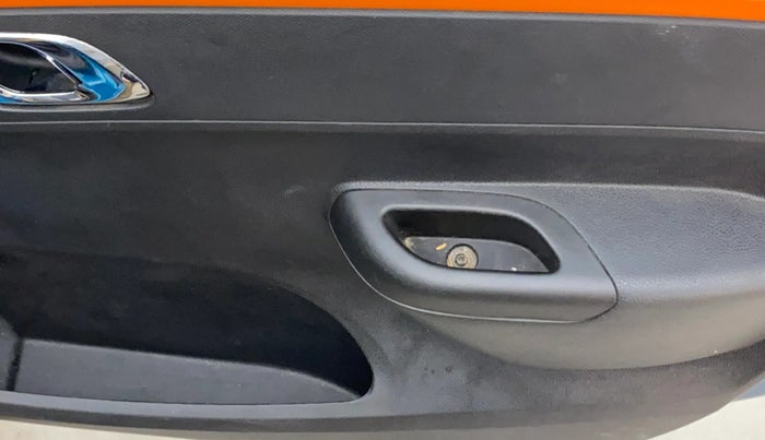 2020 Renault Kwid CLIMBER 1.0 AMT (O), Petrol, Automatic, 54,762 km, Driver Side Door Panels Control