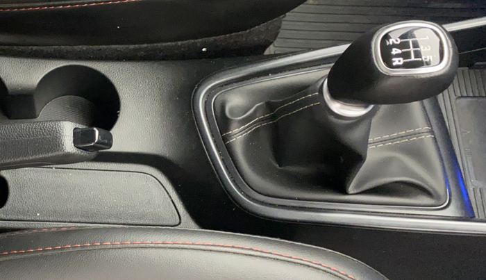 2023 Hyundai NEW I20 ASTA 1.2 MT, Petrol, Manual, 24,543 km, Gear Lever