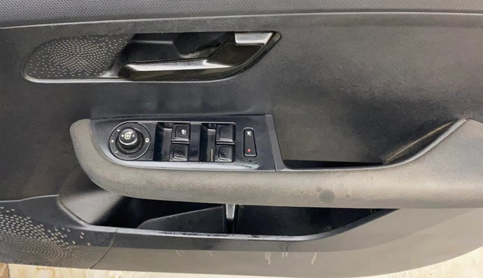 2022 Tata ALTROZ XZ PLUS PETROL DARK EDITION, Petrol, Manual, 68,464 km, Driver Side Door Panels Control