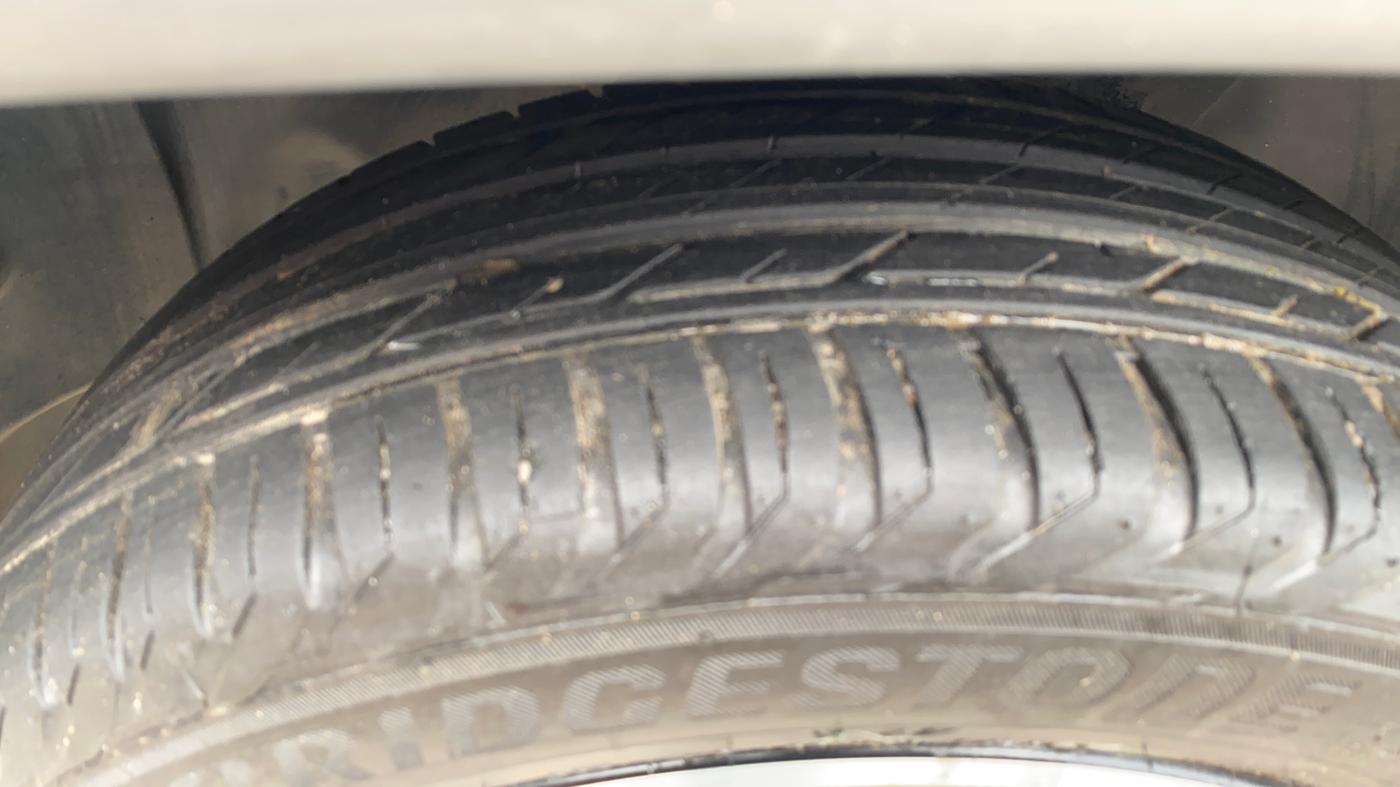 2023 Jeep Compass LIMITED (O) 2.0 DIESEL 4X4 AT, Diesel, Automatic, 57,861 km, Left Front Tyre Tread