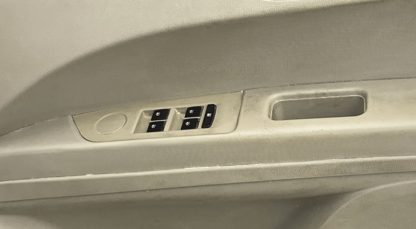 2019 Mahindra MARAZZO M2 8 STR, Diesel, Manual, 26,342 km, Driver Side Door Panels Control