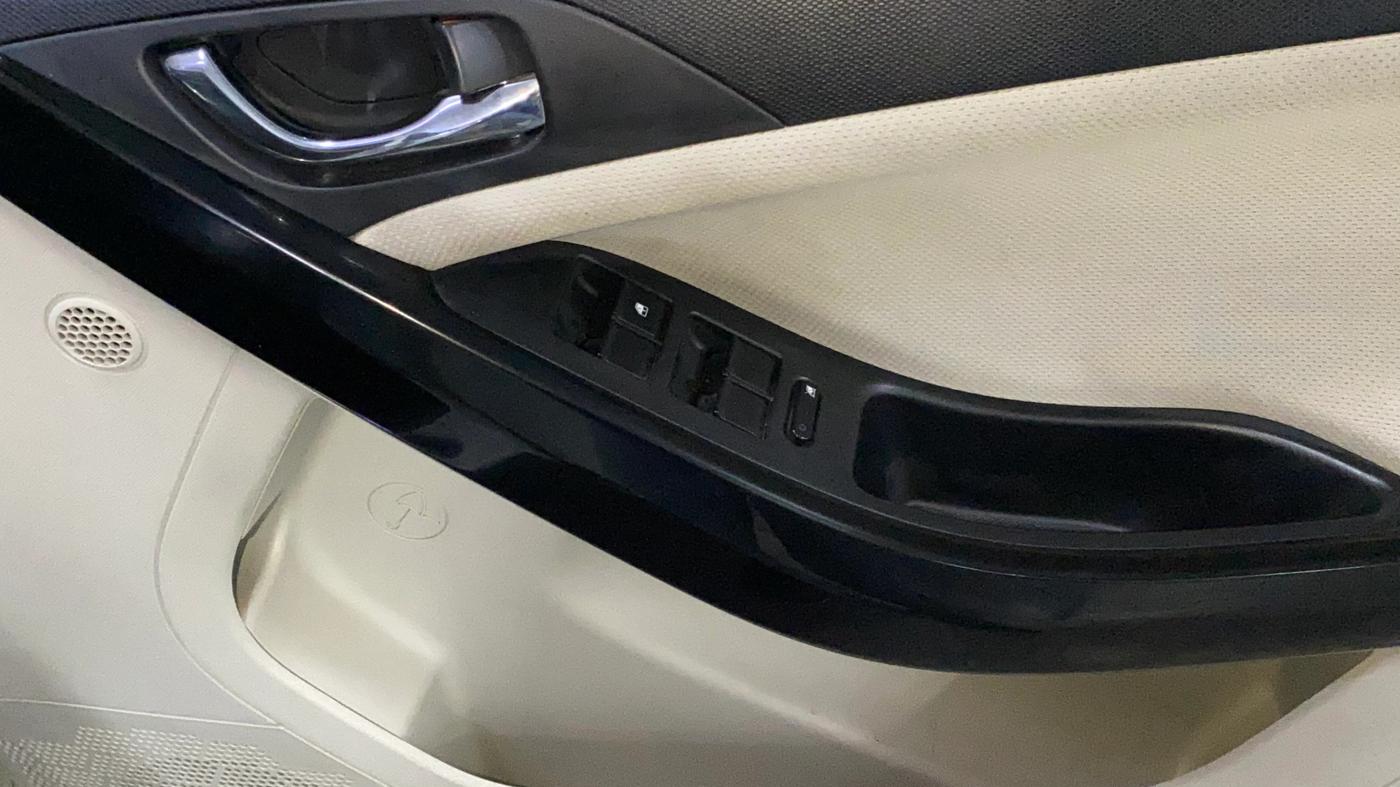 2022 Tata NEXON XZ PLUS (O) DIESEL, Diesel, Manual, 71,745 km, Driver Side Door Panels Control