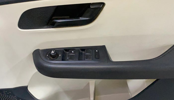 2022 Tata ALTROZ XM PLUS DIESEL, Diesel, Manual, 34,991 km, Driver Side Door Panels Control
