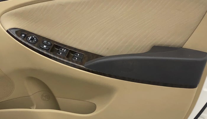 2017 Hyundai Verna 1.6 VTVT SX AT, Petrol, Automatic, 79,219 km, Driver Side Door Panels Control