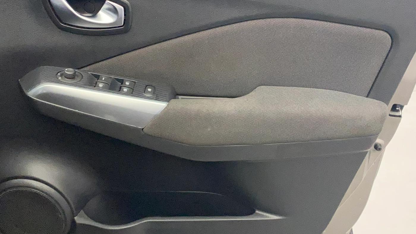 2020 Nissan Kicks XV TURBO 1.3 CVT, Petrol, Automatic, 37,812 km, Driver Side Door Panels Control