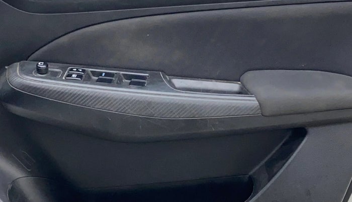 2020 Maruti Swift VXI, Petrol, Manual, 65,501 km, Driver Side Door Panels Control