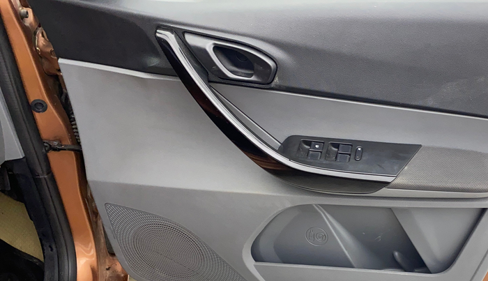 2017 Tata TIGOR XT PETROL, Petrol, Manual, 33,086 km, Driver Side Door Panels Control