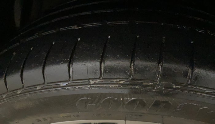 2017 Maruti Ciaz ALPHA 1.4 PETROL, Petrol, Manual, 45,028 km, Left Front Tyre Tread