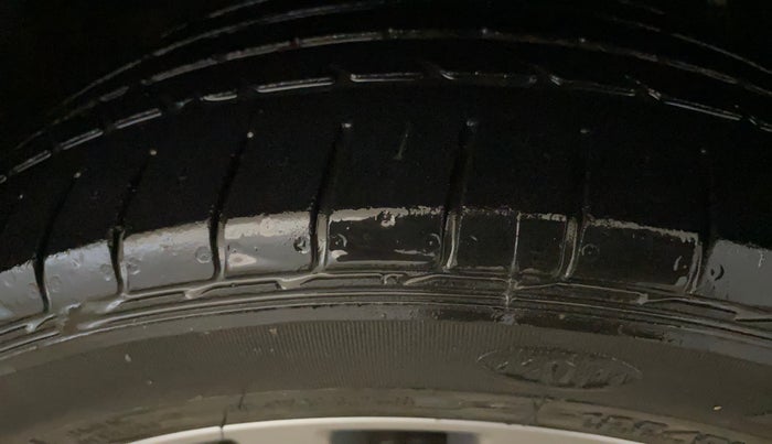 2017 Maruti Ciaz ALPHA 1.4 PETROL, Petrol, Manual, 45,028 km, Right Front Tyre Tread