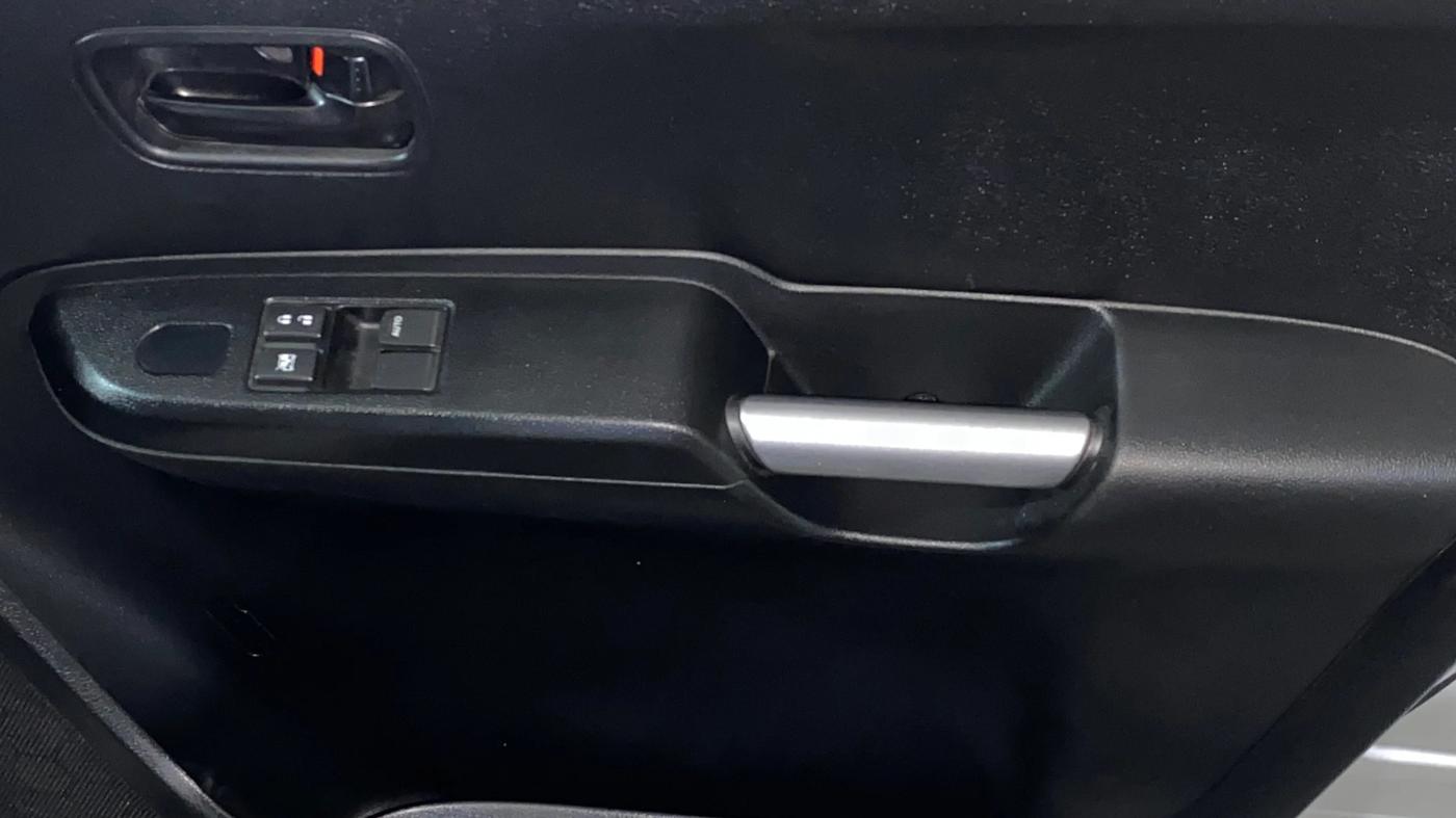 2022 Maruti IGNIS SIGMA 1.2, Petrol, Manual, 5,802 km, Driver Side Door Panels Control