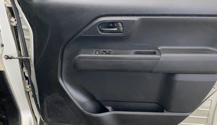 2019 Maruti New Wagon-R LXI 1.0, Petrol, Manual, 17,124 km, Driver Side Door Panels Control
