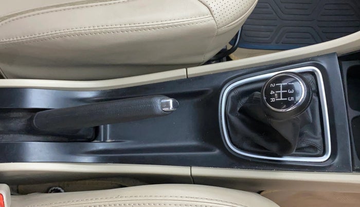 2022 Maruti Ciaz ZETA 1.5 SHVS MT PETROL, Petrol, Manual, 54,985 km, Gear Lever