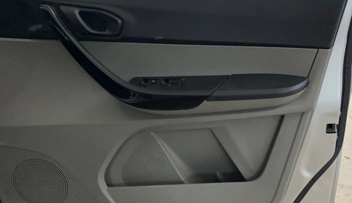 2019 Tata Tiago XT PETROL, Petrol, Manual, 37,833 km, Driver Side Door Panels Control