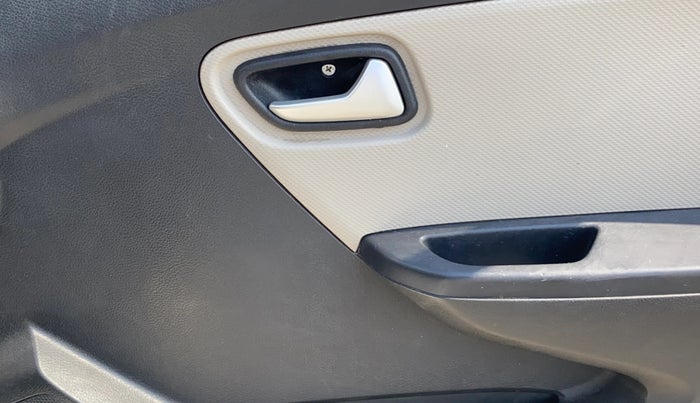 2020 Maruti Alto LXI, Petrol, Manual, 80,289 km, Driver Side Door Panels Control