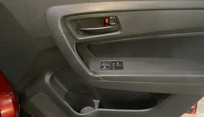 2016 Maruti Vitara Brezza LDI (O), Diesel, Manual, 72,775 km, Driver Side Door Panels Control