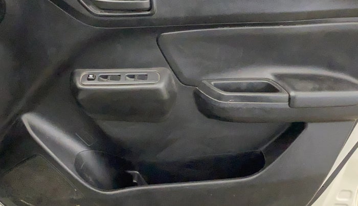 2018 Maruti Swift LXI, Petrol, Manual, 38,898 km, Driver Side Door Panels Control