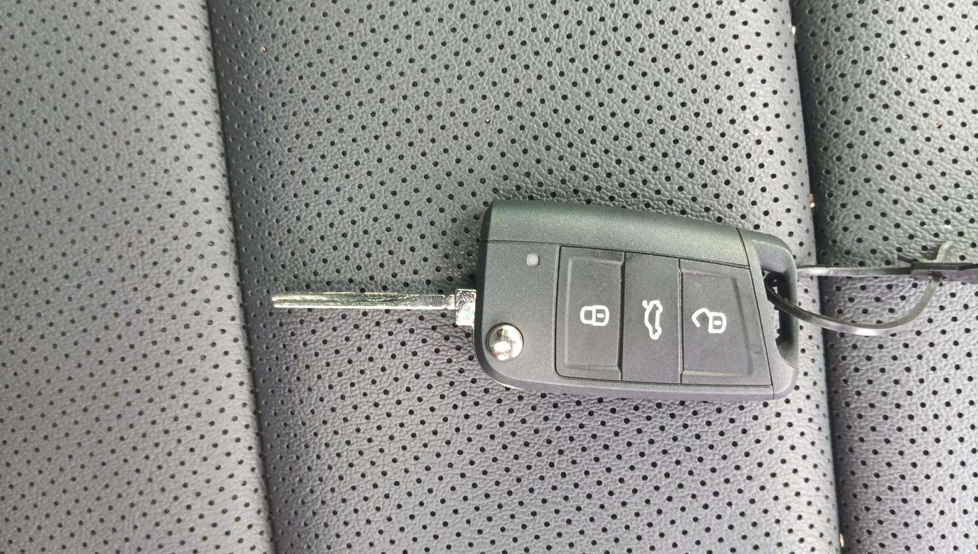 2025 Skoda SLAVIA Monte Carlo 1.0L TSI AT, Petrol, Automatic, 1,523 km, Key Close Up