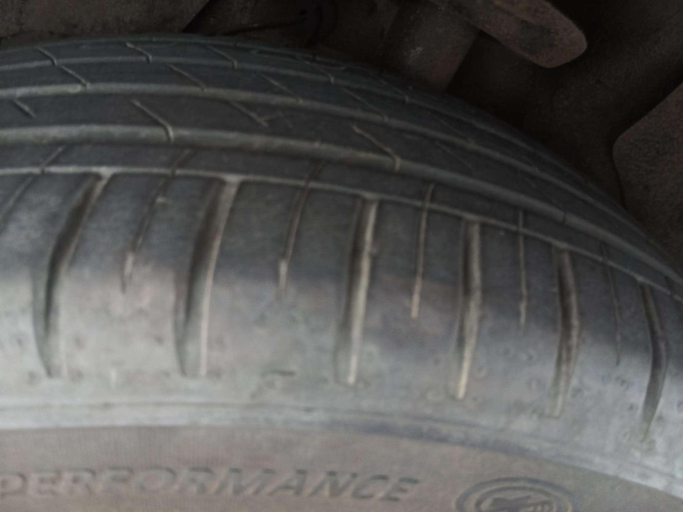 2022 MG HECTOR PLUS SHARP 1.5 PETROL TURBO CVT 6-STR, Petrol, Automatic, 10,957 km, Right Front Tyre Tread