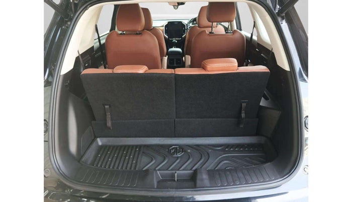 2022 MG HECTOR PLUS SHARP 1.5 PETROL TURBO CVT 6-STR, Petrol, Automatic, 10,957 km, Boot Inside