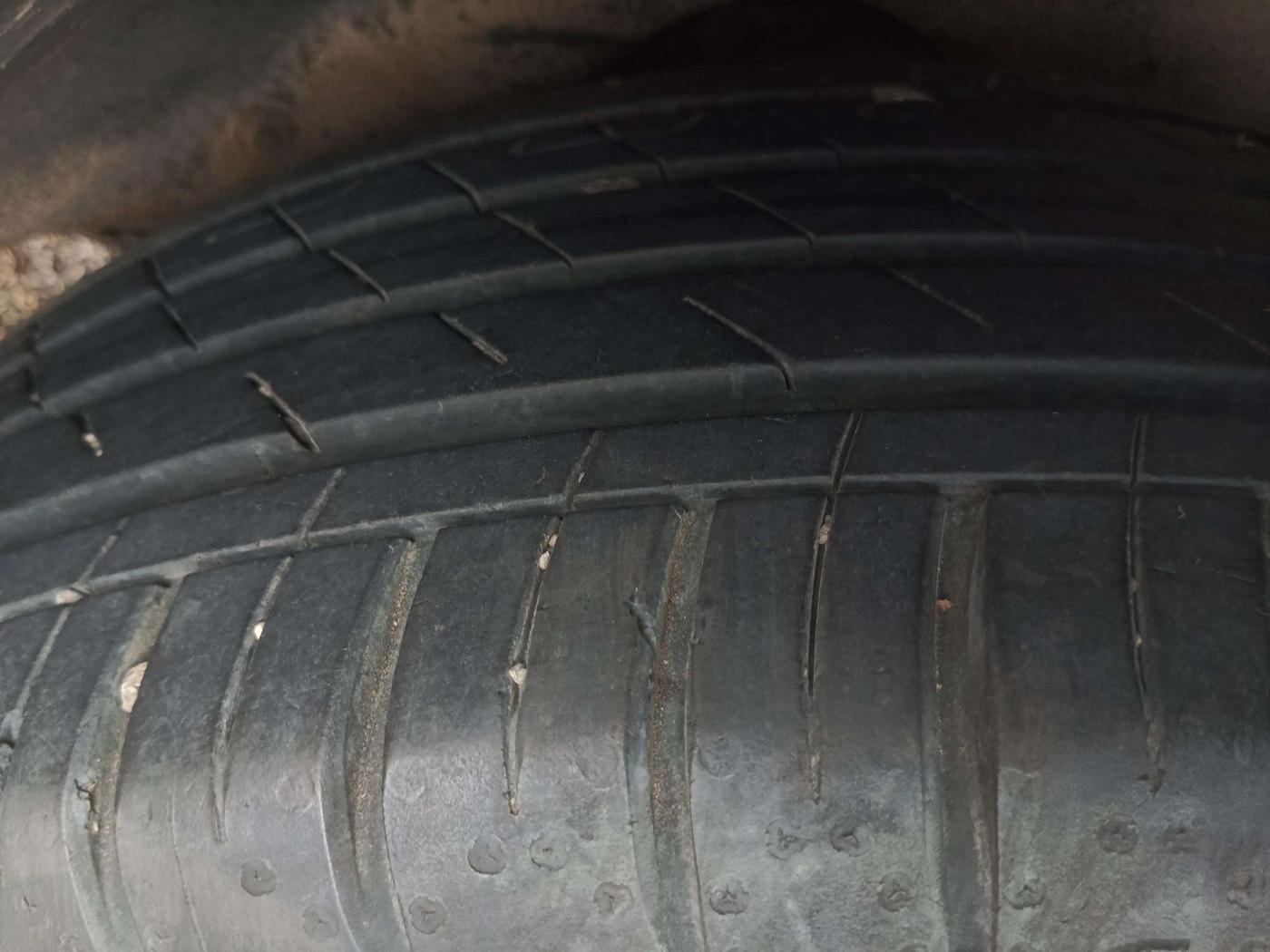 2022 MG HECTOR PLUS SHARP 1.5 PETROL TURBO CVT 6-STR, Petrol, Automatic, 10,957 km, Left Front Tyre Tread