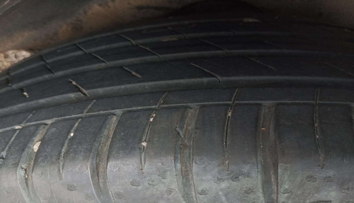 2022 MG HECTOR PLUS SHARP 1.5 PETROL TURBO CVT 6-STR, Petrol, Automatic, 10,957 km, Left Front Tyre Tread