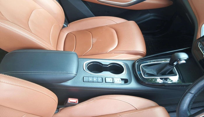 2022 MG HECTOR PLUS SHARP 1.5 PETROL TURBO CVT 6-STR, Petrol, Automatic, 10,957 km, Gear Lever