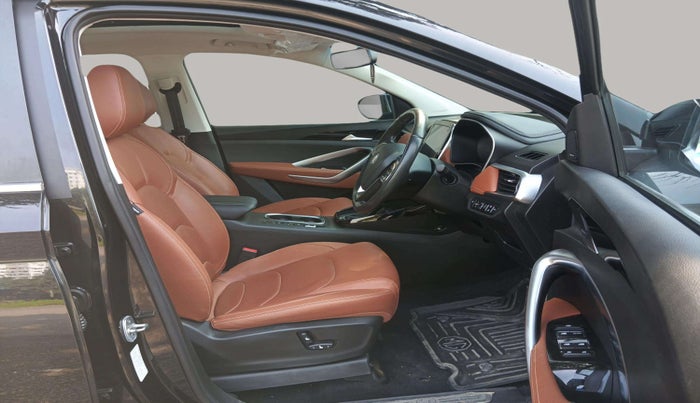 2022 MG HECTOR PLUS SHARP 1.5 PETROL TURBO CVT 6-STR, Petrol, Automatic, 10,957 km, Right Side Front Door Cabin