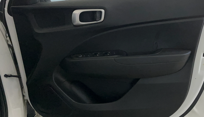 2021 Hyundai VENUE S+ 1.2, Petrol, Manual, 45,320 km, Driver Side Door Panels Control