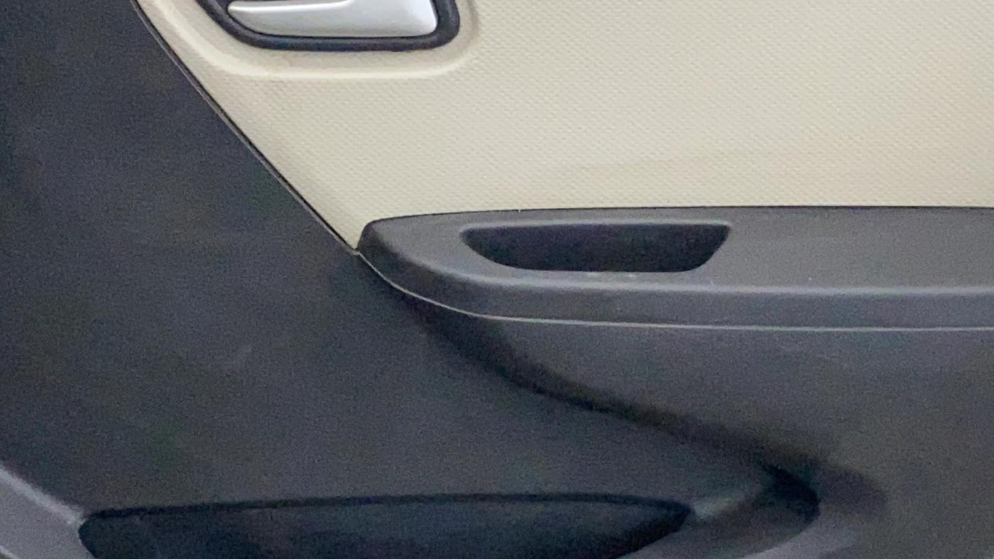 2019 Maruti Alto LXI, CNG, Manual, 61,116 km, Driver Side Door Panels Control