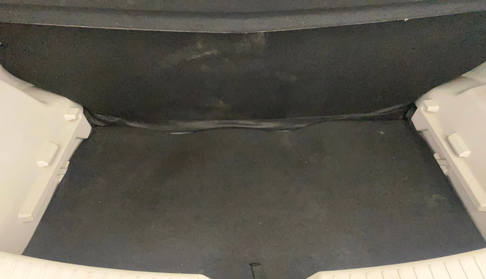 2022 Mahindra XUV300 W6 1.2 PETROL, Petrol, Manual, 18,846 km, Boot Inside