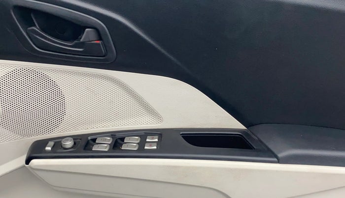 2022 Mahindra XUV300 W6 1.2 PETROL, Petrol, Manual, 18,846 km, Driver Side Door Panels Control