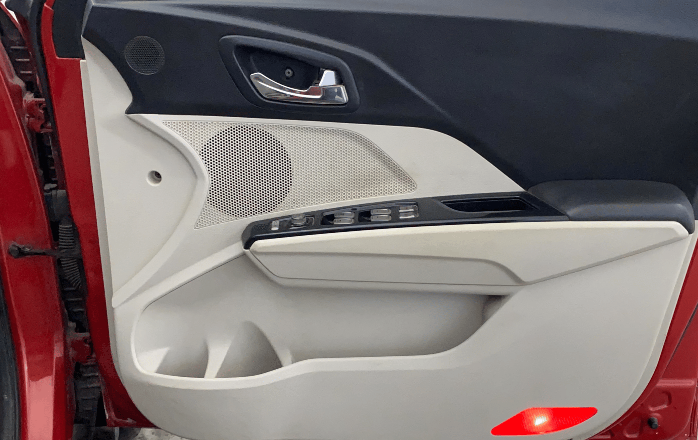 2019 Mahindra XUV300 W8 (O) 1.2 PETROL, Petrol, Manual, 64,376 km, Driver Side Door Panels Control