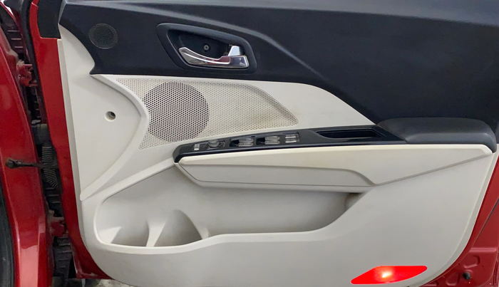 2019 Mahindra XUV300 W8 (O) 1.2 PETROL, Petrol, Manual, 64,322 km, Driver Side Door Panels Control