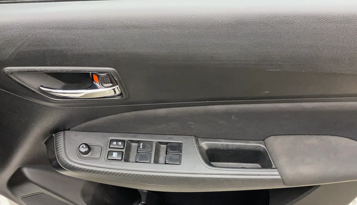 2022 Maruti Swift VXI, Petrol, Manual, 31,101 km, Driver Side Door Panels Control