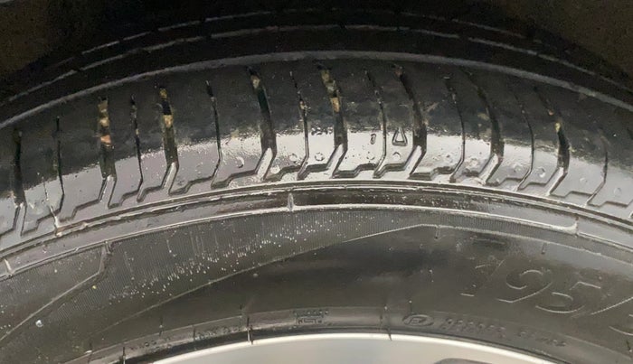 2019 Hyundai Verna 1.6 VTVT SX, CNG, Manual, 88,114 km, Right Rear Tyre Tread