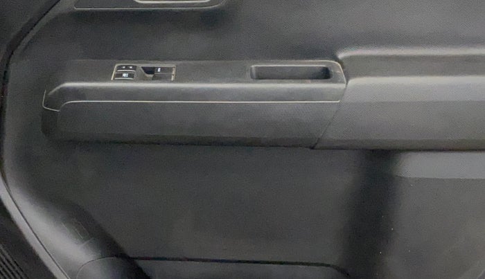 2022 Maruti New Wagon-R LXI CNG 1.0, CNG, Manual, 33,234 km, Driver Side Door Panels Control