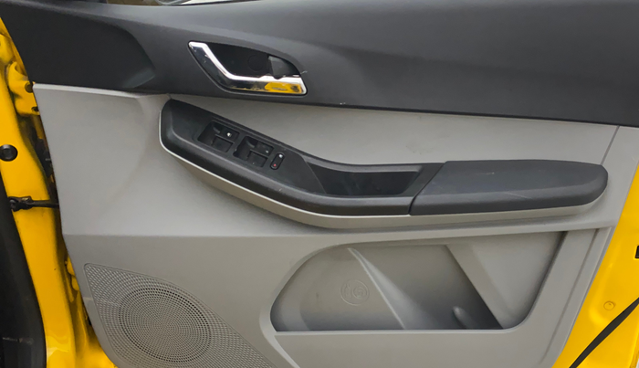 2020 Tata Tiago XZ PLUS PETROL, Petrol, Manual, 10,235 km, Driver Side Door Panels Control