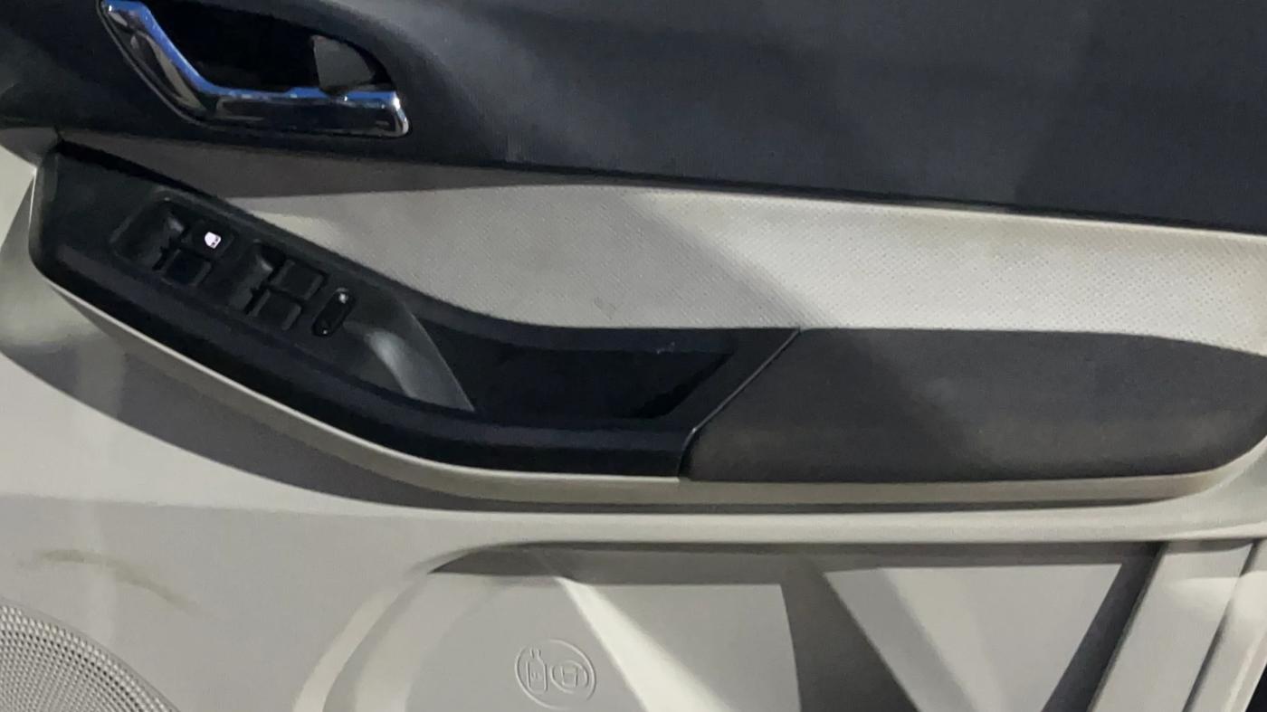 2022 Tata TIGOR XZ PLUS PETROL, Petrol, Manual, 32,539 km, Driver Side Door Panels Control