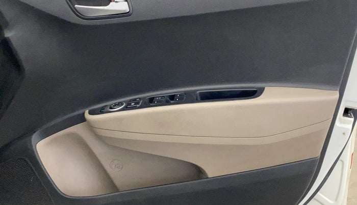 2016 Hyundai Grand i10 SPORTZ 1.2 KAPPA VTVT, CNG, Manual, 89,067 km, Driver Side Door Panels Control