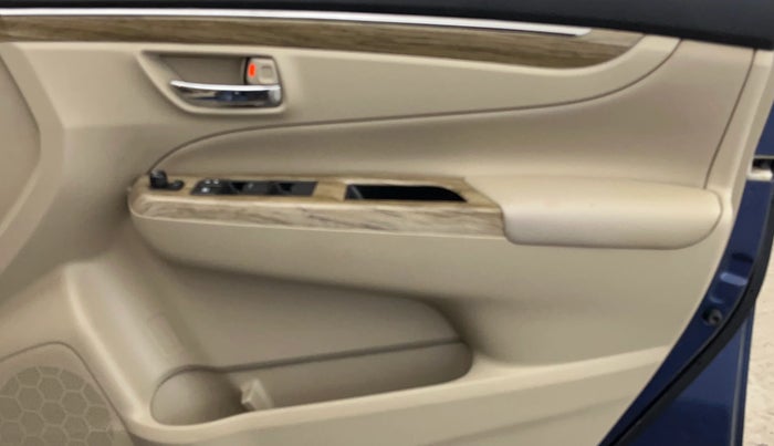 2018 Maruti Ciaz ALPHA  AT 1.5 SHVS PETROL, Petrol, Automatic, 36,682 km, Driver Side Door Panels Control