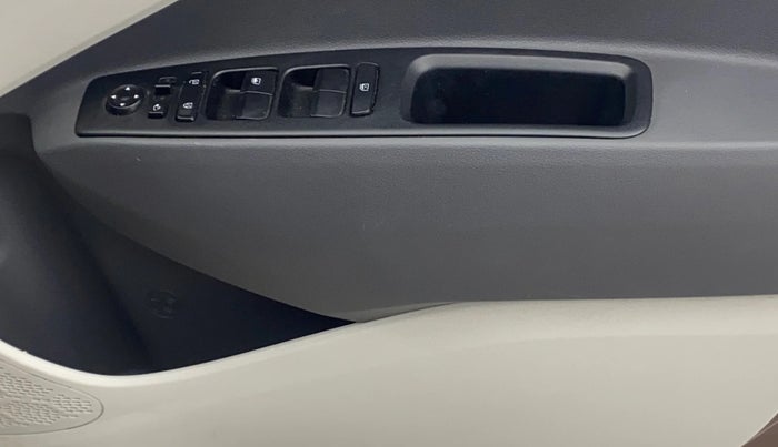 2020 Hyundai AURA SX PLUS 1.2 AMT, Petrol, Automatic, 30,090 km, Driver Side Door Panels Control